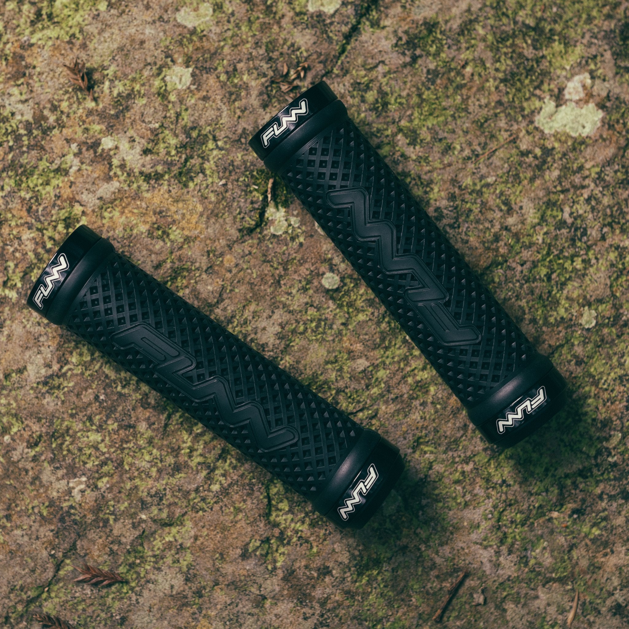 FUNN Combat II Lock-On Grips, black rubber bike handlebar grips with textured pattern for secure, comfortable control
