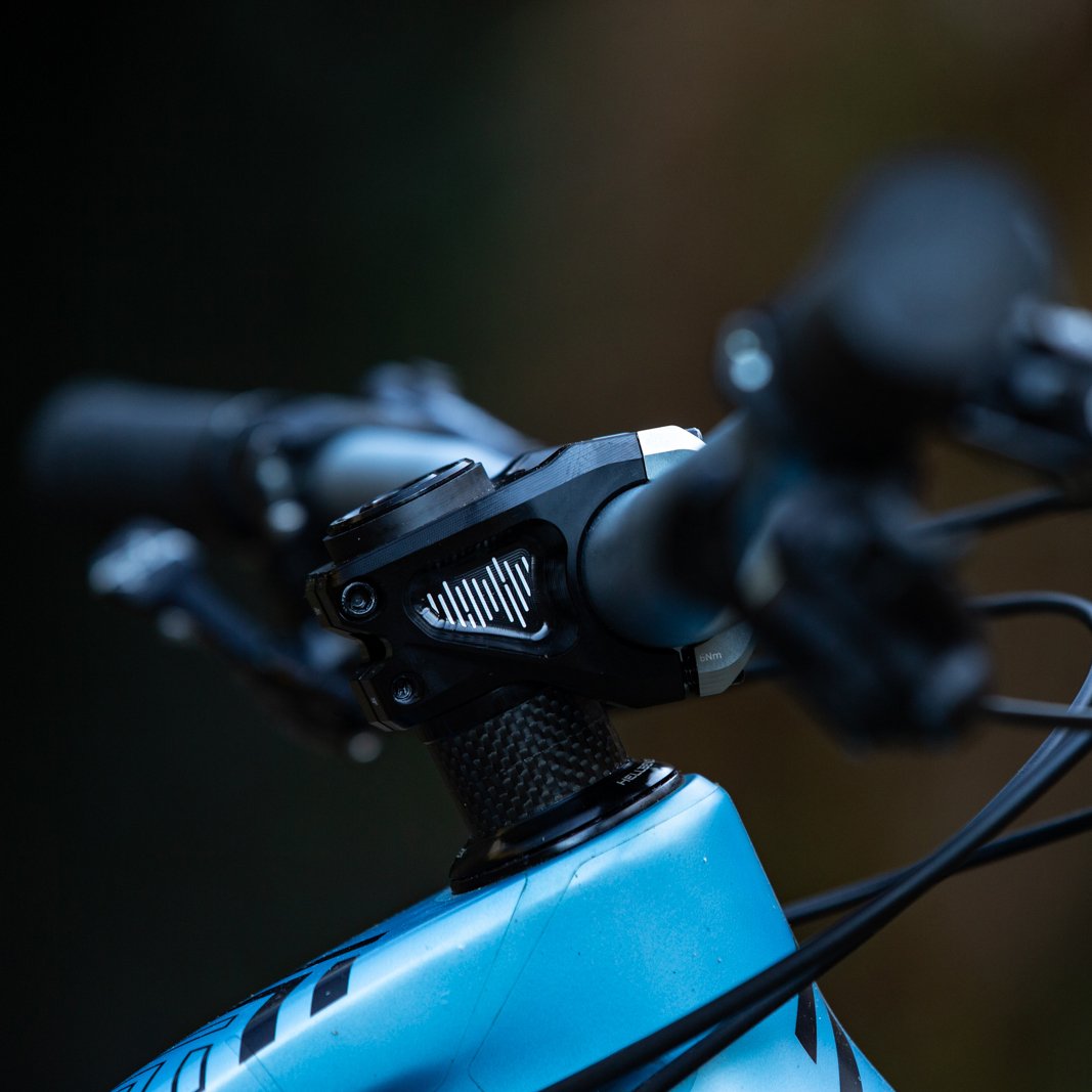 FUNN Equalizer Stem in black alloy mounted on blue mountain bike, low-rise design connecting handlebars to steerer for precise control