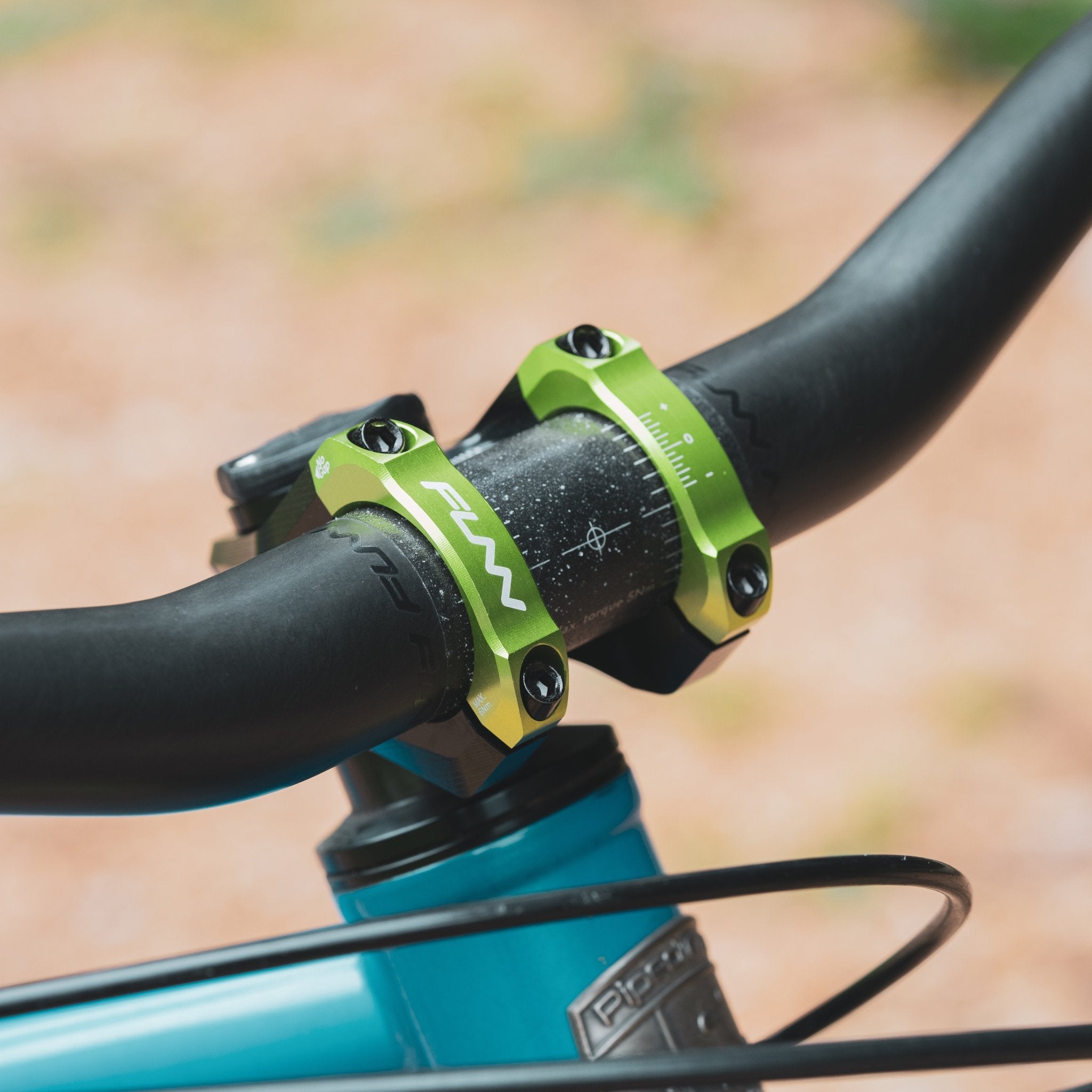 FUNN Equalizer Zero Stem in bright green, 35mm clamp on MTB handlebar, lightweight alloy bike stem for control
