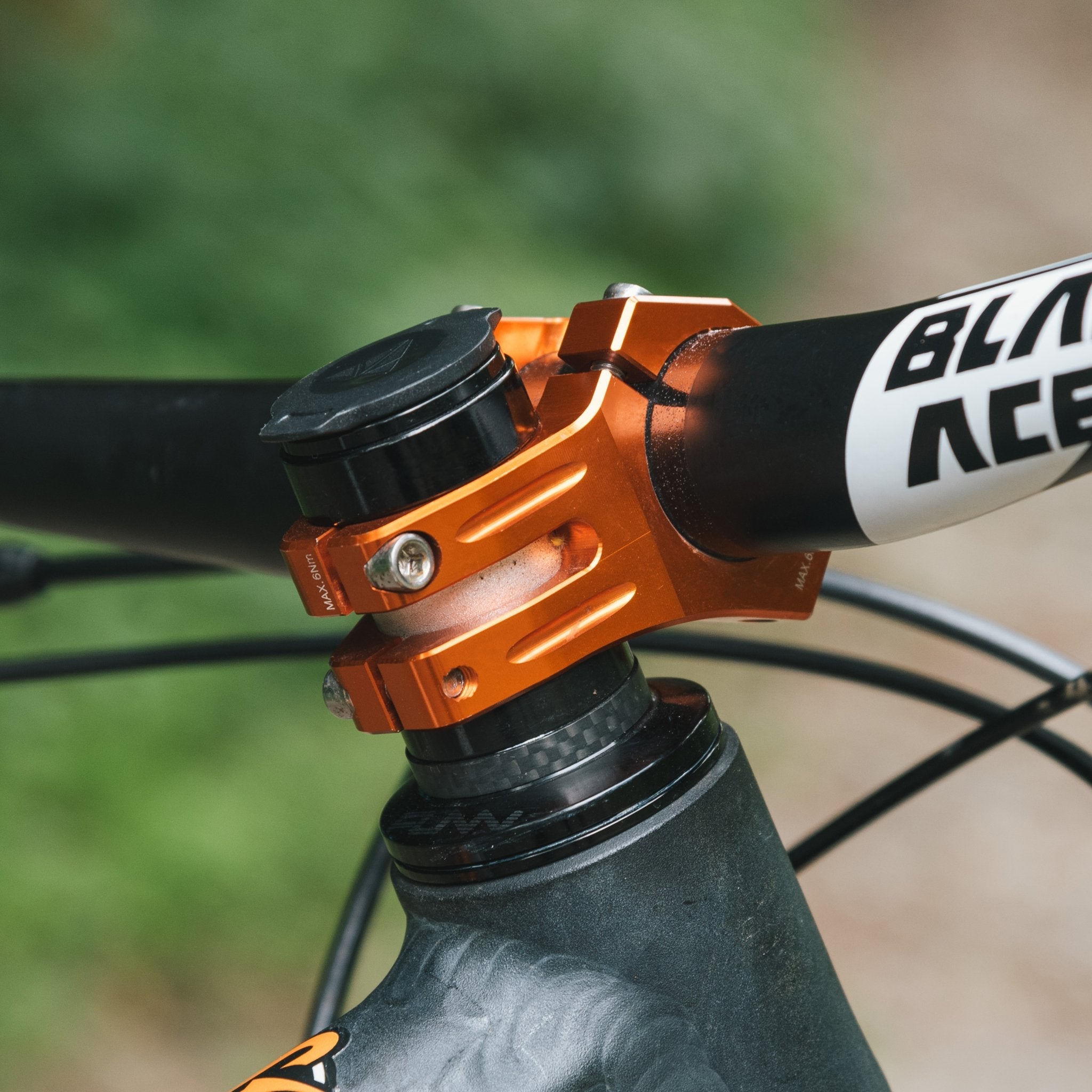 FUNN Funnduro Stem in orange alloy securely clamping MTB handlebars on a trail bike for responsive steering control