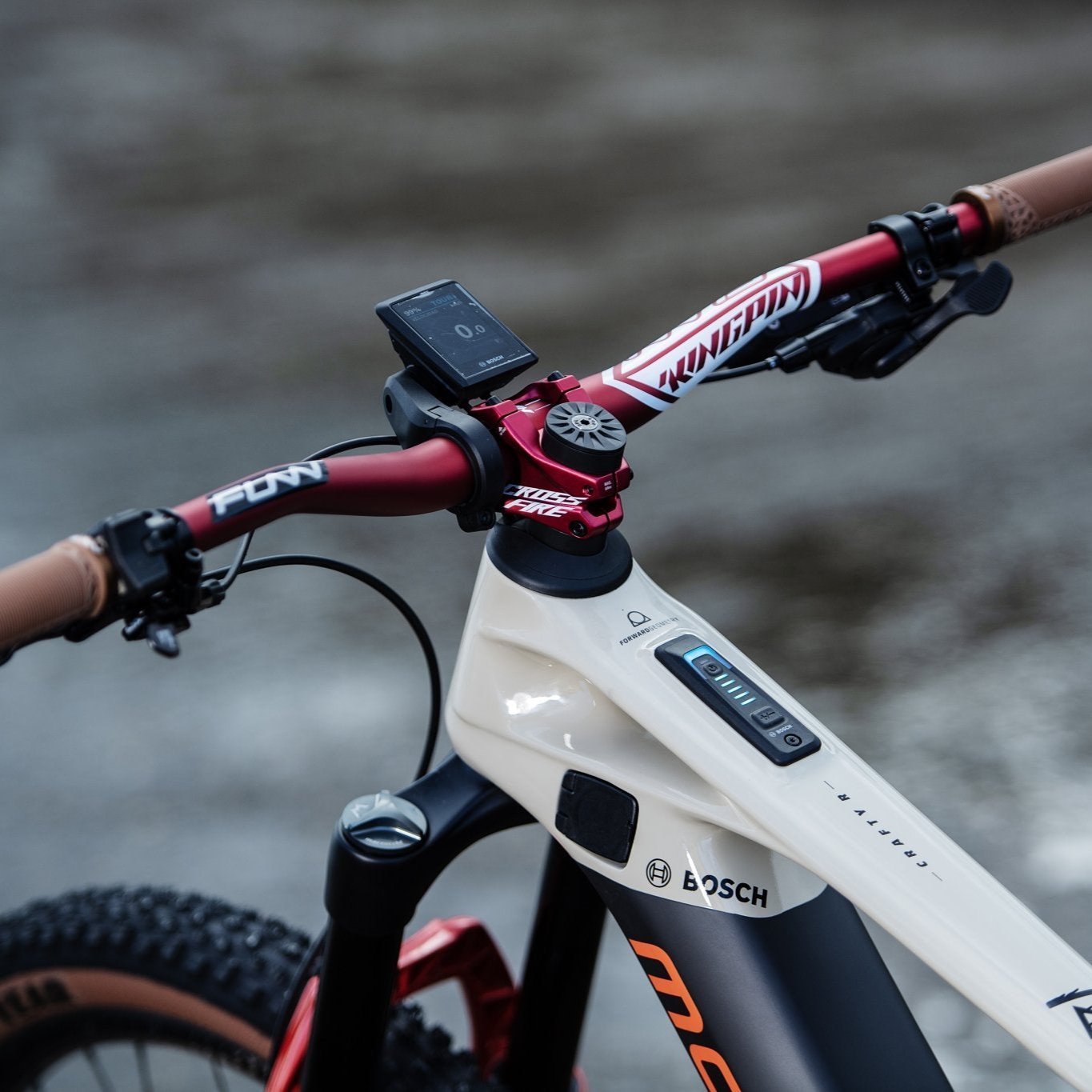 Red FUNN Kingpin Riser Handlebar on modern e-MTB cockpit, lightweight alloy bar with ergonomic rise for trail control