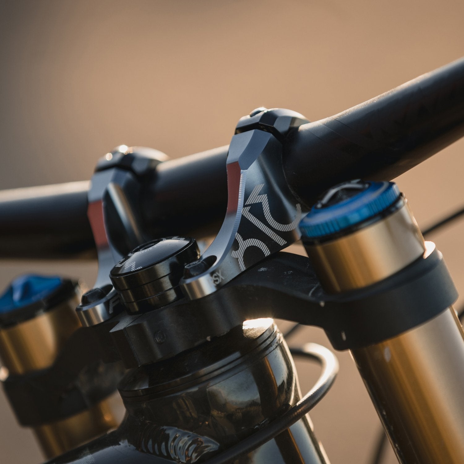 FUNN RSX Direct Mount Stem in anodized black and silver, CNC alloy stem securely mounting handlebars to downhill suspension fork