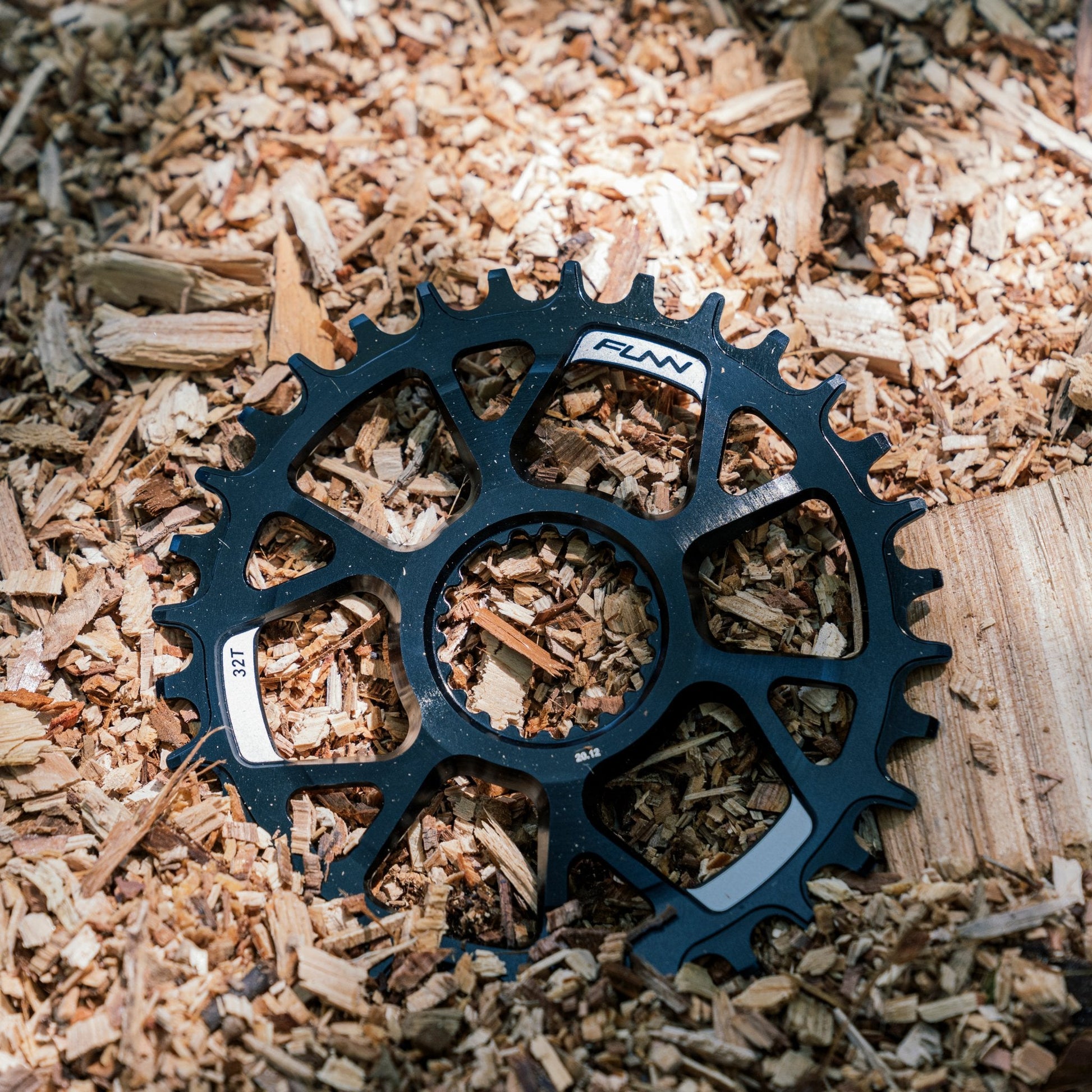 Funn mountain bike components - Solo DS Narrow - Wide Chainring Black 28T in a white background.