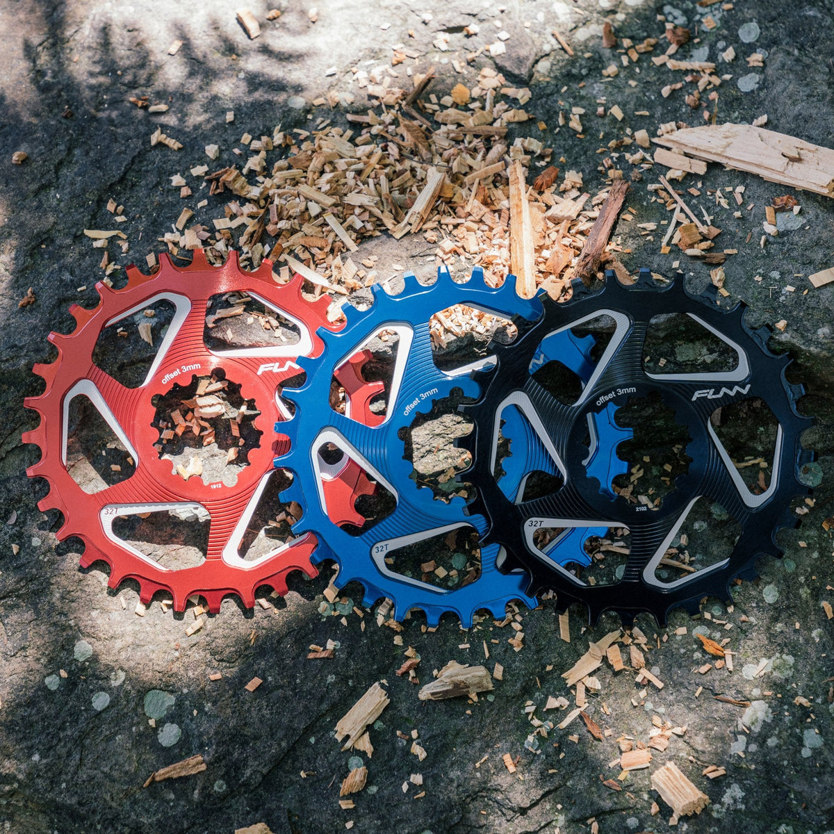 FUNN Solo DX Narrow-Wide Chainring set in red, blue and black anodized alloy, round tooth profile for MTB drivetrain upgrade