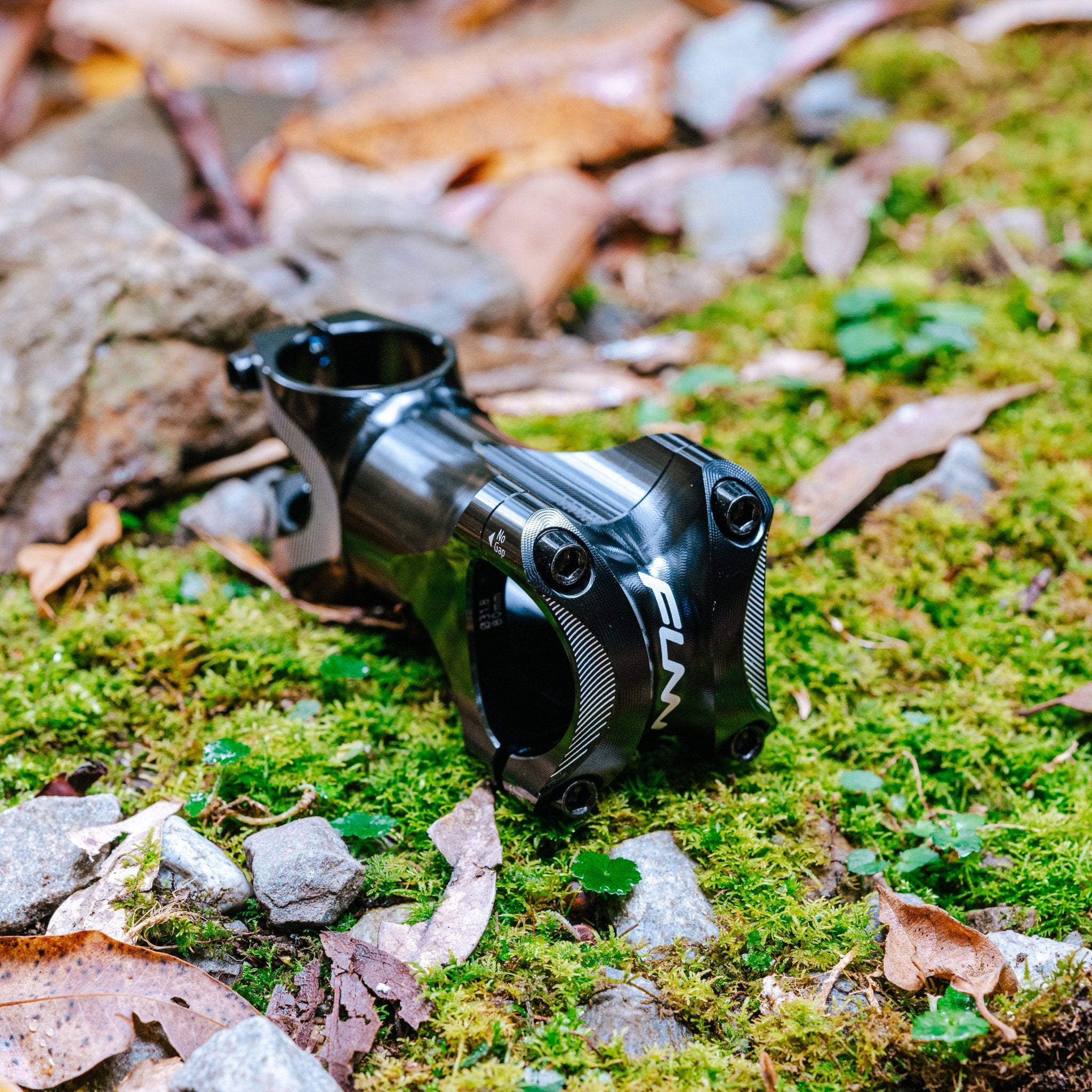 Black alloy FUNN Tron Stem for XC and trail bikes, short handlebar stem with four-bolt faceplate on forest floor