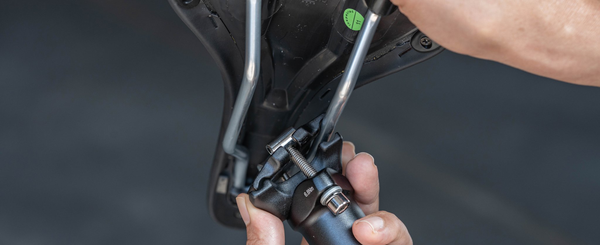 The image shows a close-up of a bike saddle being attached.slider_item_kn9NMb